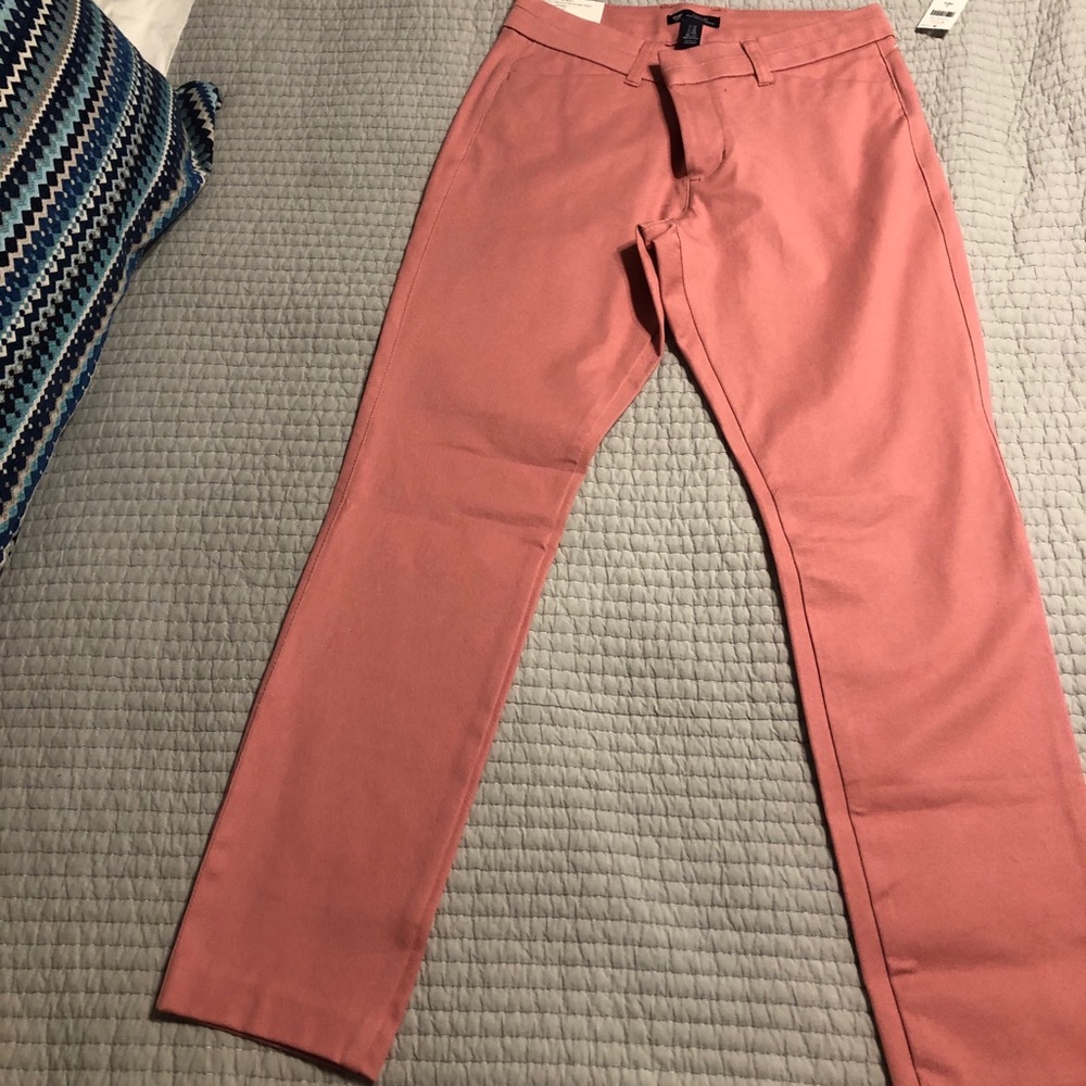 NWT gap Capri stretch pants in color salmon